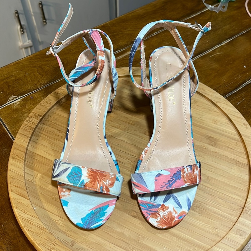 Chase and Chloe From Lulus Size 7.5 Soft Tropical Print Strap Sandal - S…